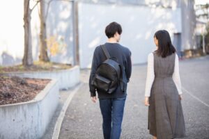 匂わせ写真 後ろ姿で伝える感情とスタイル～撮影のコツと心理分析！